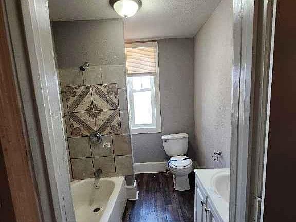 3rd image of 2203 Agnes Ave