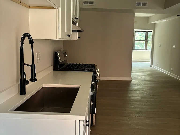 3104 W Douglas Blvd #1W — Photo 2