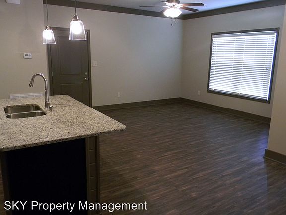 3rd image of 556 Emmett Ave APT 34