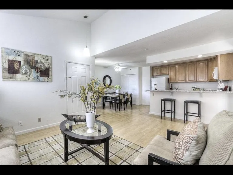 308 Hackamore Ln — Photo 7