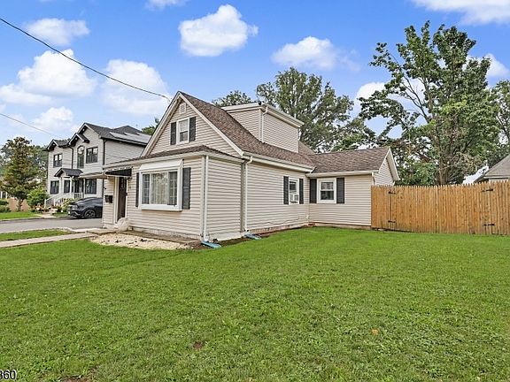 3rd image of 18 Tappen St