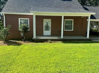 904 Church St, Eden, NC 27288