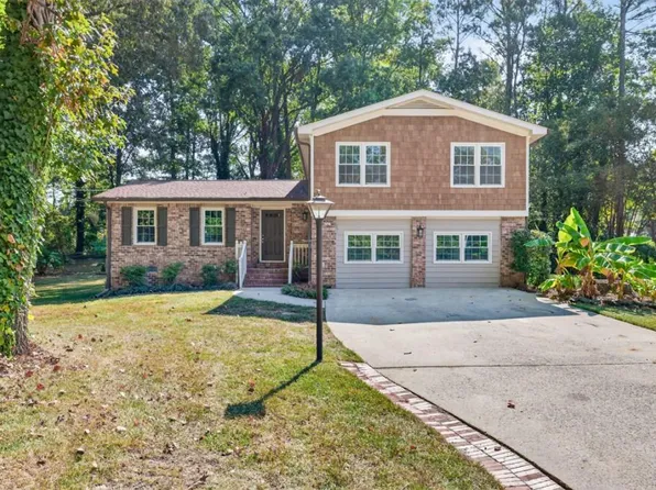 1434 Shelly Cir, Lawrenceville, GA 30043