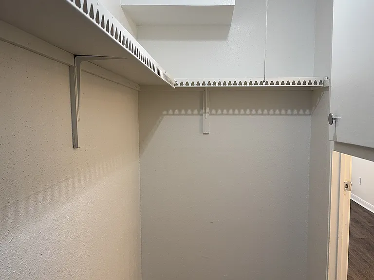 Wilshire Park Apartments — Photo 49