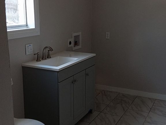 4th image of 605 S Green St #1