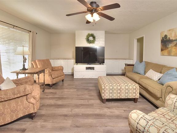 5th image of 1111 Killarney Ave