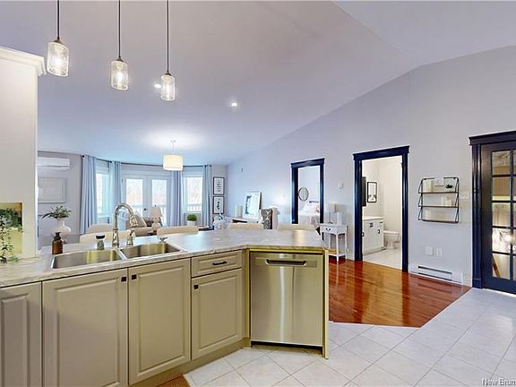 4th image of 49 Merritt Hill Rd