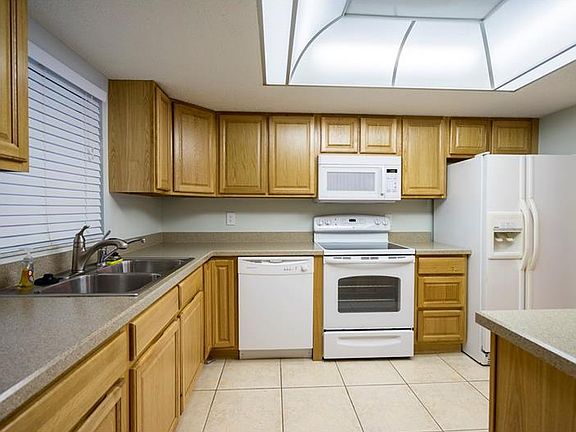 4th image of 3314 Lake Bayshore Dr #P110