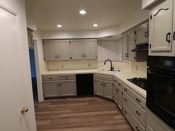 5th image of 6347 N Laureen Ave