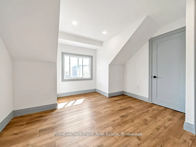 622 Simcoe St N #3 — Photo 13