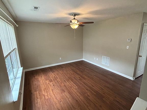 2nd image of 206 Garnet Dr