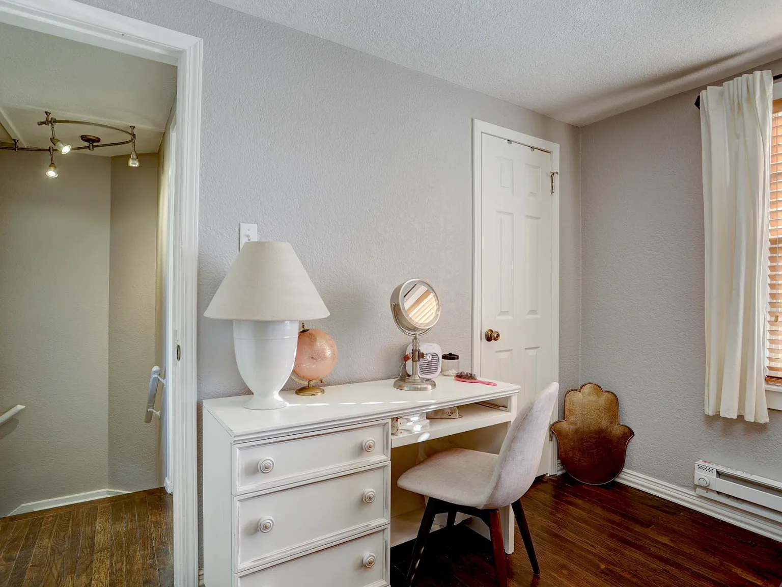2 bed, 852 sqft, $2,000 — Photo 3