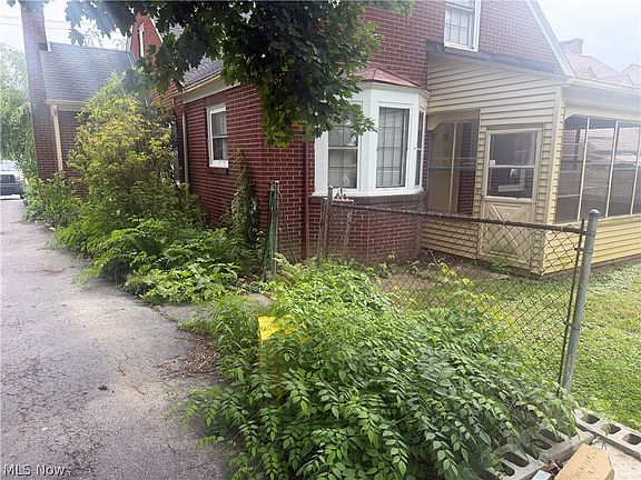 2nd image of 428 W Midlothian Blvd
