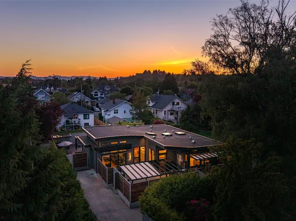 330 Irving Rd, Victoria, BC V8S 4A2