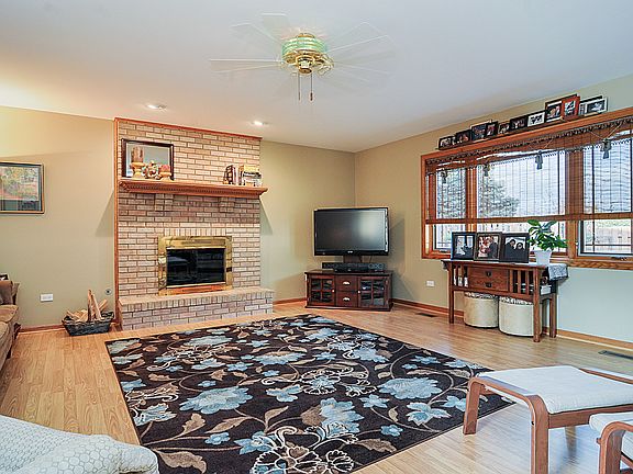 5th image of 17847 Greenwood Dr