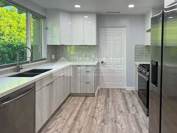 2nd image of 545 Calle Amigos #A