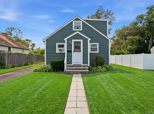 235 N 7th St, Lindenhurst, NY 11757