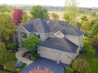 1569 Suzann Ter, Northbrook, IL 60062