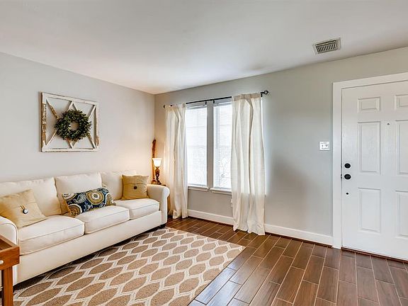 4th image of 21718 Wildcroft Dr
