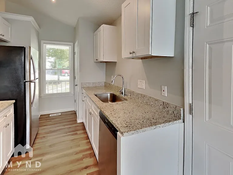2209 Maybrook Dr — Photo 5