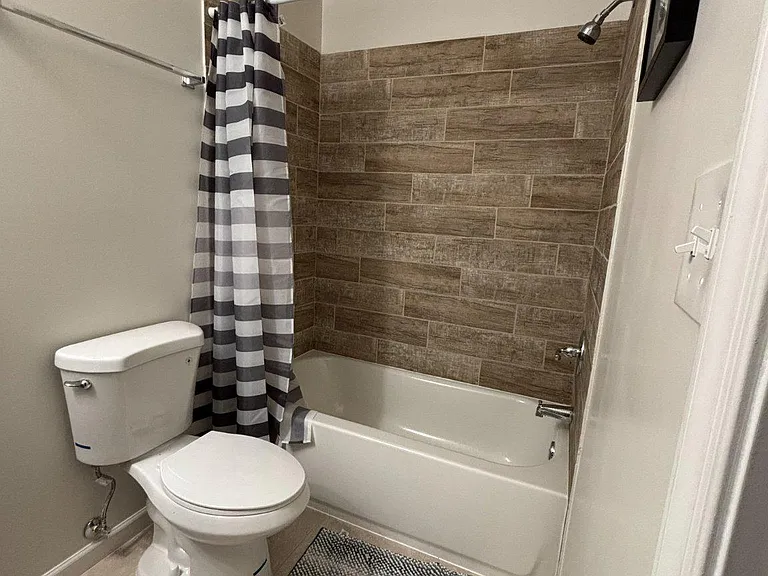 6005 Eads St NE — Photo 16