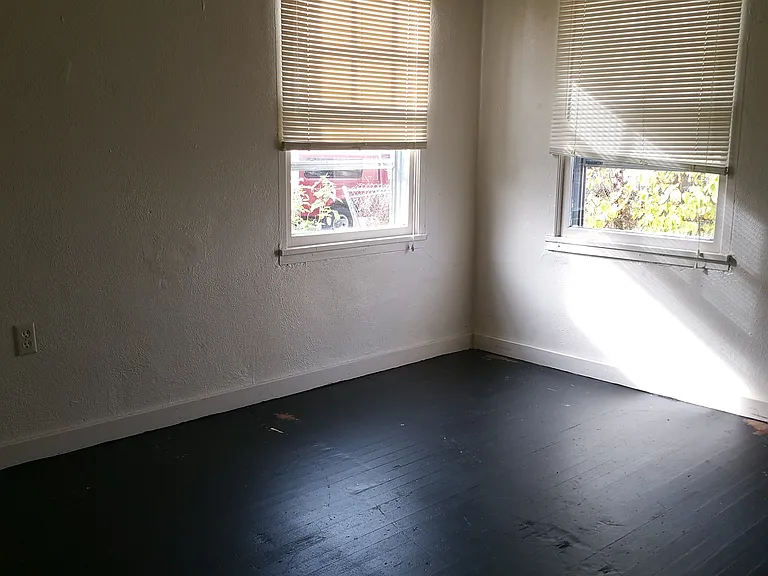2740 E St — Photo 9