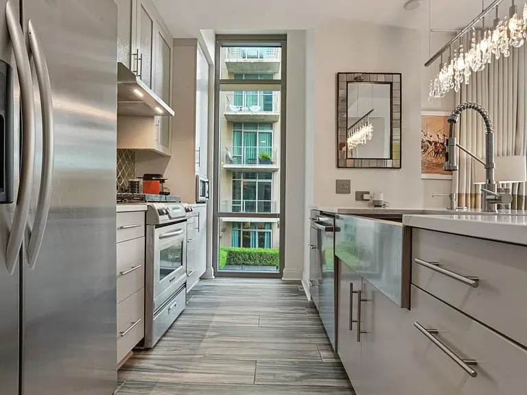 905 Juniper St NE #403 — Photo 3