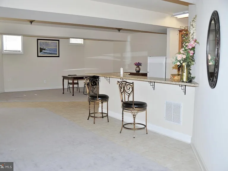 7582 Venture Dr — Photo 14