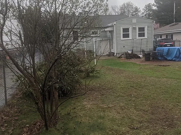 17 Monarch St, Lowell, MA 01854