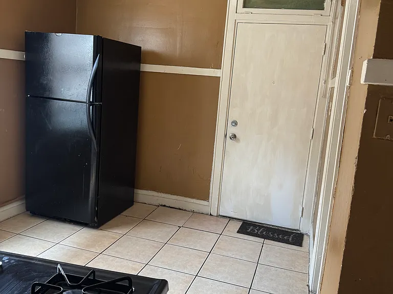 717 E 91st St #2 — Photo 5