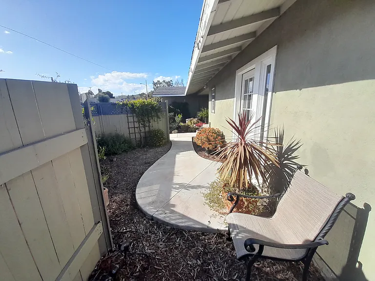 N San Mateo Ave — Photo 3