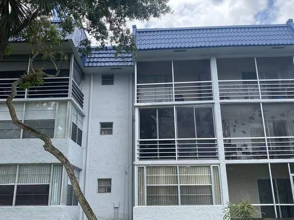 3160 HOLIDAY SPRINGS Boulevard #7-311, Margate, FL 33063