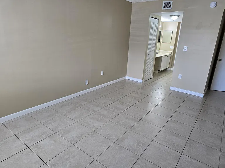 711 N Pine Island Rd #213 — Photo 12