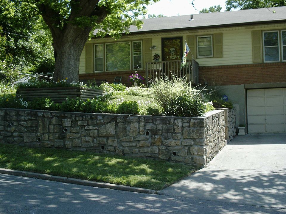 1st image of 423 N 33rd St