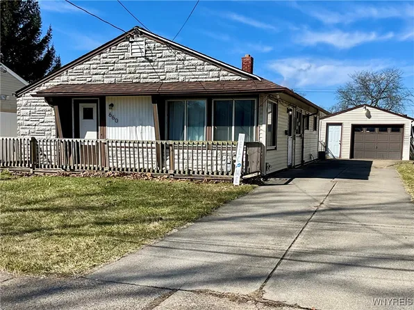 660 67th St, Niagara Falls, NY 14304
