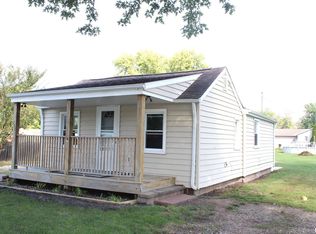 208 6th St, Colona, IL 61241