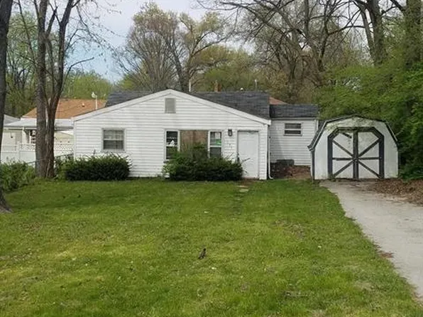 135 Becker Dr, Saint Louis, MO 63135
