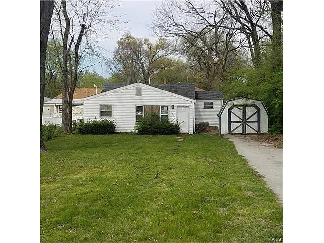 135 Becker Dr photo 1