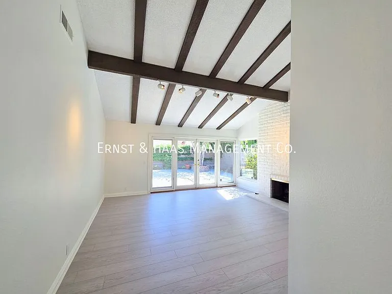 10835 Slater Ave — Photo 5