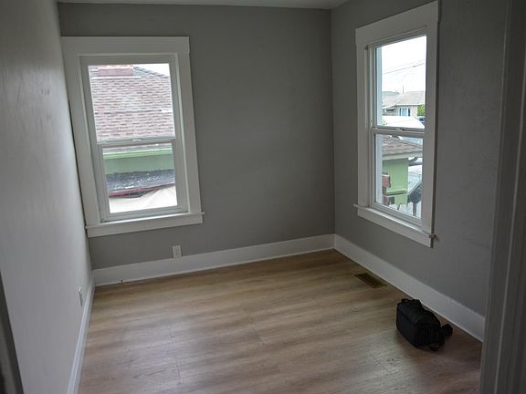 3rd image of 2880 Gaynor Avenue