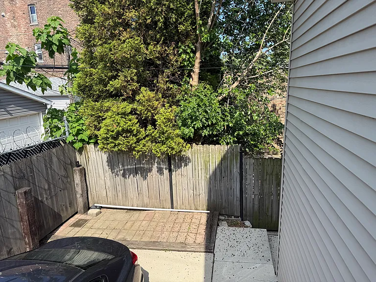 942 W 34th St — Photo 15