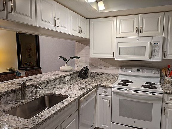 3rd image of 4121 Lorene Dr Unit 202