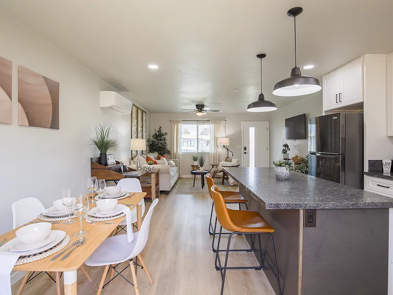1113 Cypress Ave — Photo 7