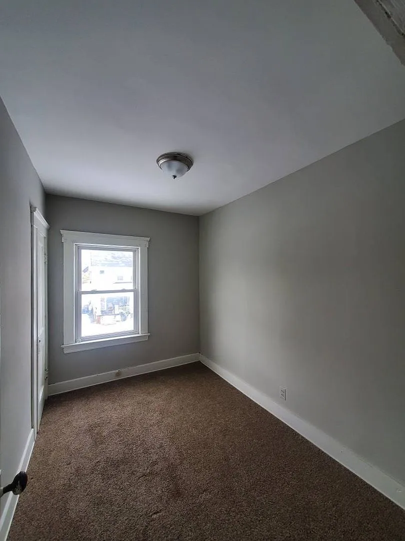 Charming 3-Bedroom Property In Prime Location (Section 8 Vouchers Accepted) — Photo 4