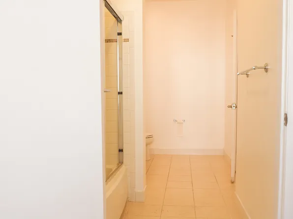 26 Avenue At Port, West New York, NJ 07093