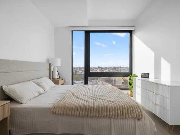 72-01 Queens Boulevard image 6 of 42