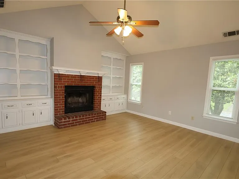 1092 Mountain Springs Dr NW — Photo 3
