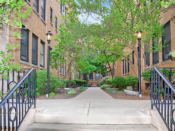 5th image of 630 W Waveland Ave APT 2B