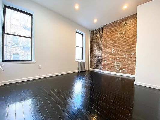 3rd image of 309 E 83rd St #3D