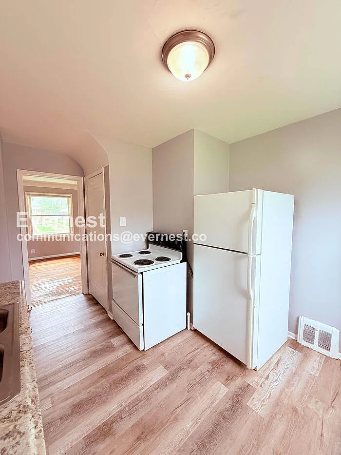 Building Photo - 17137 Ontario St #1